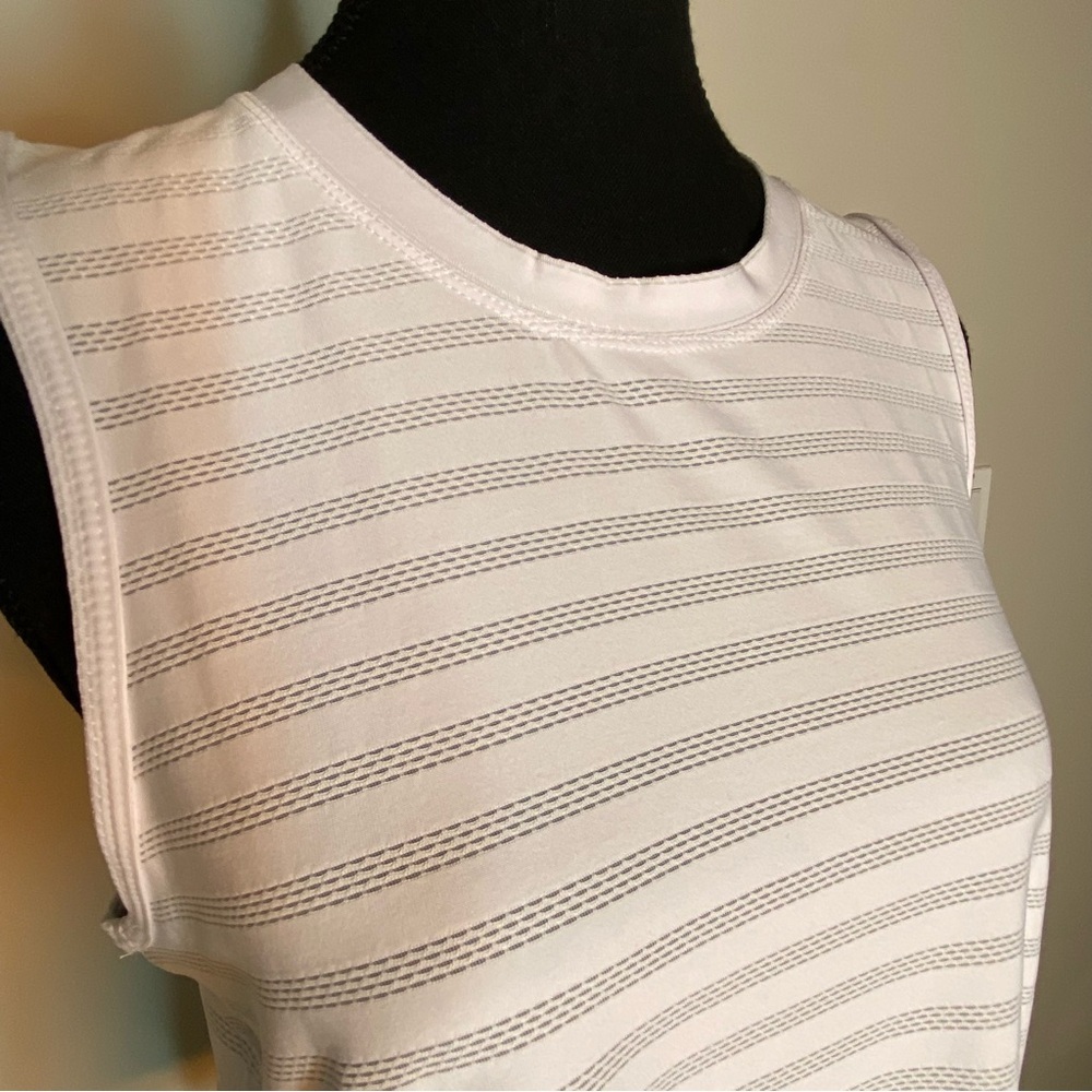 KYODAN New White Striped Sleeveless Tank Top Activewear Yoga Heart Hem Sz Medium - Picture 4 of 12